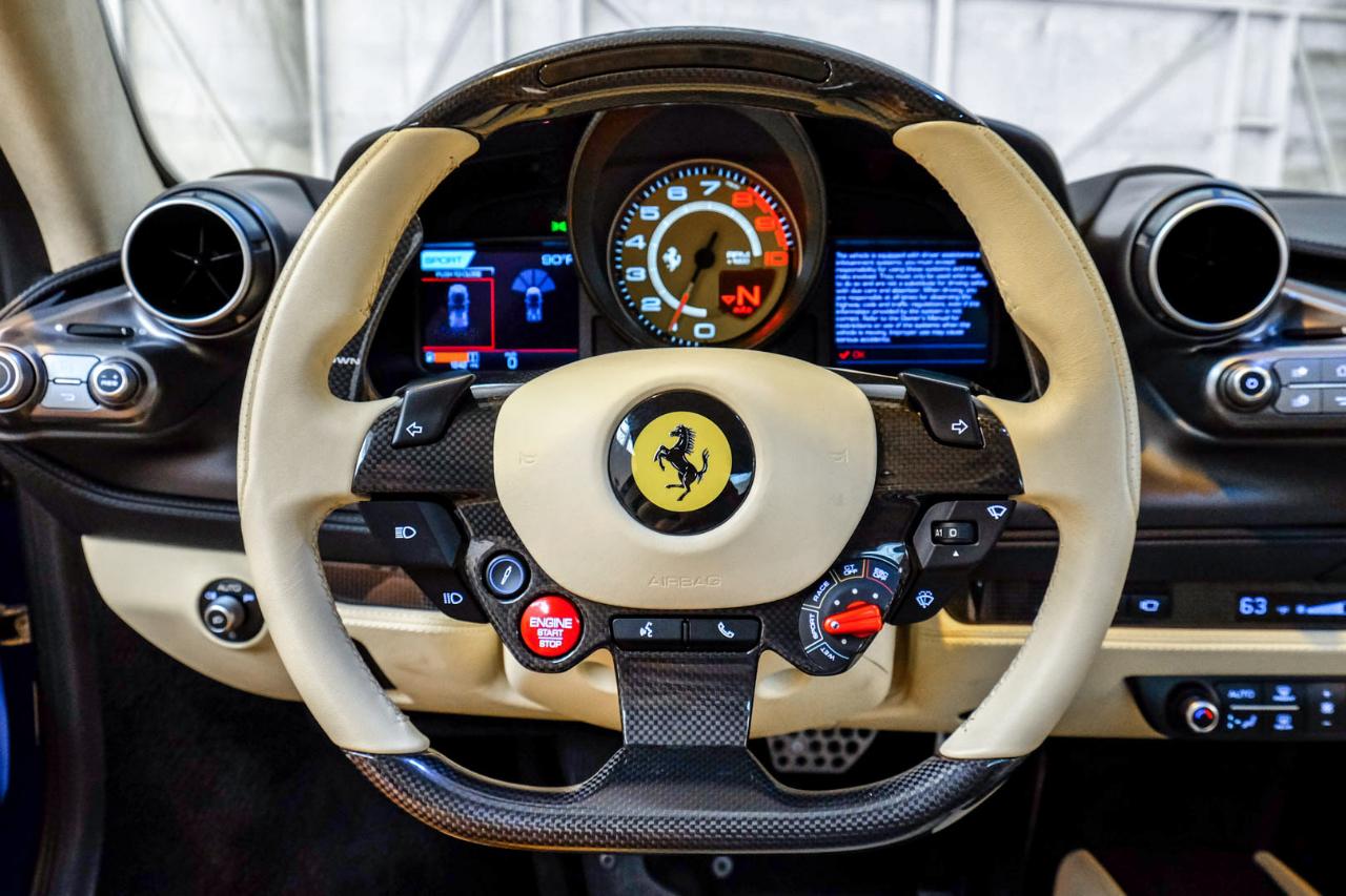 Ferrari F8 photo 23