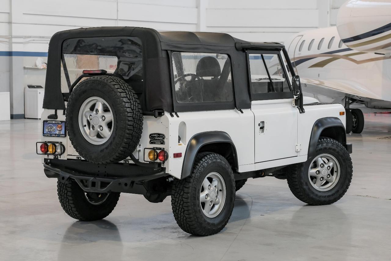 Land Rover Defender photo 11