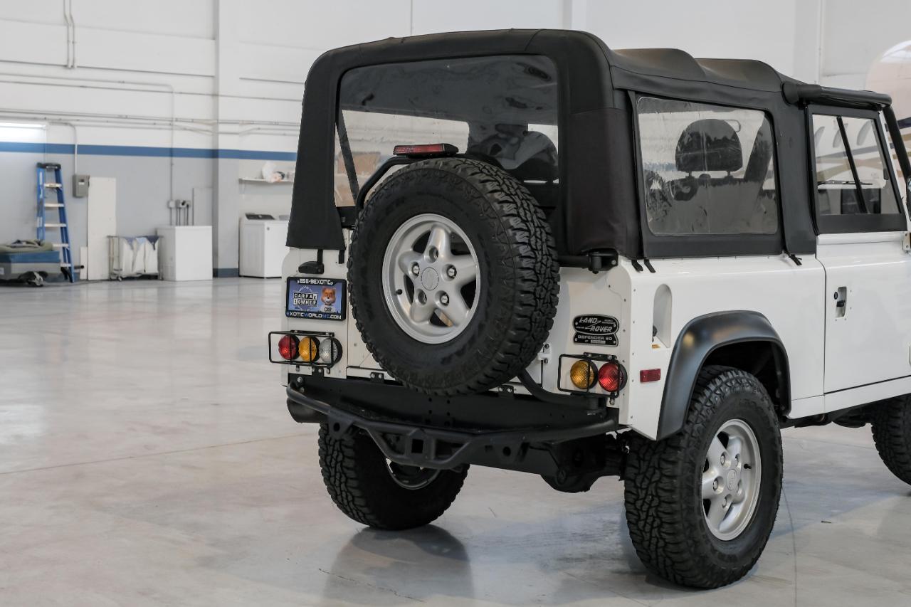 Land Rover Defender photo 12