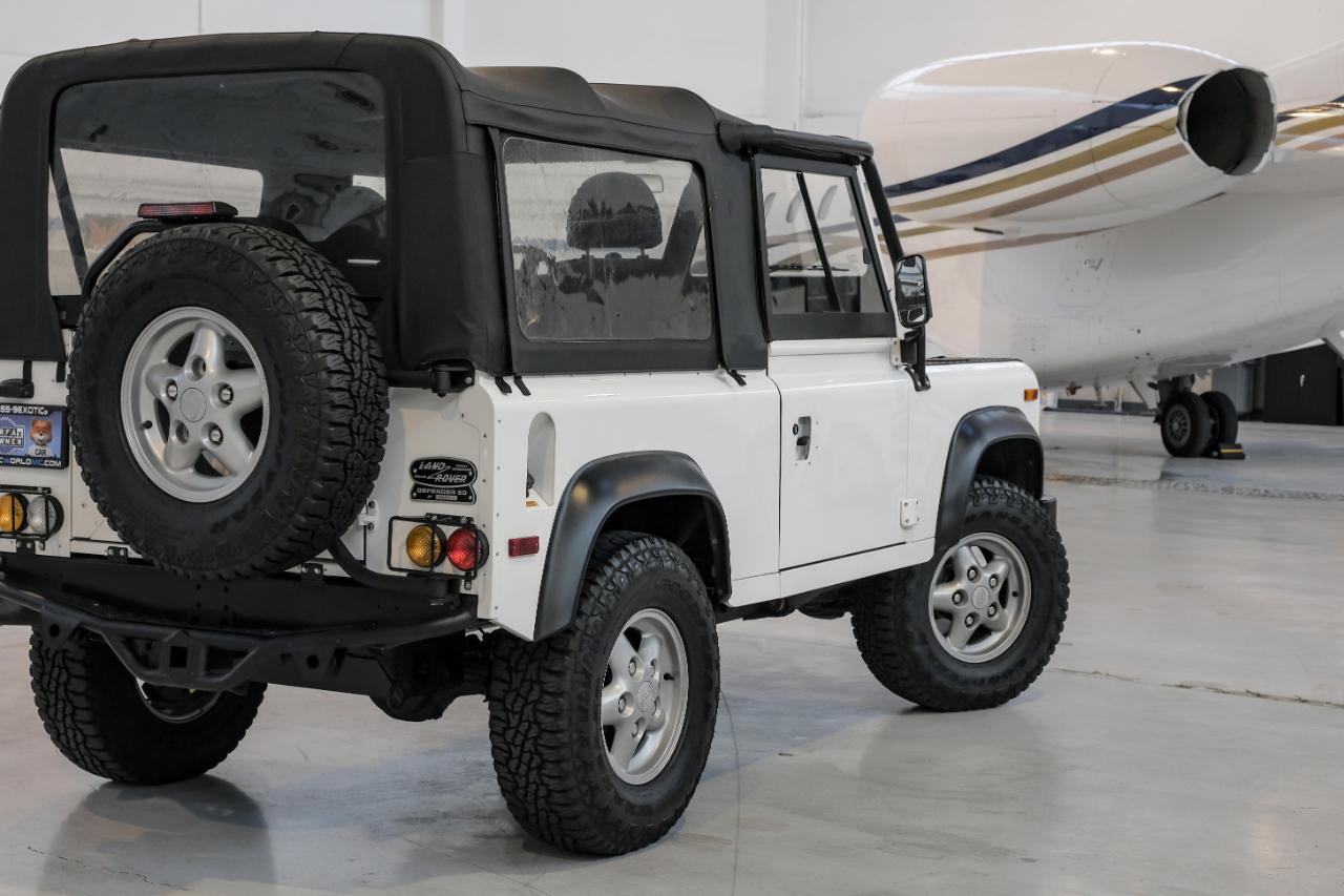 Land Rover Defender photo 13