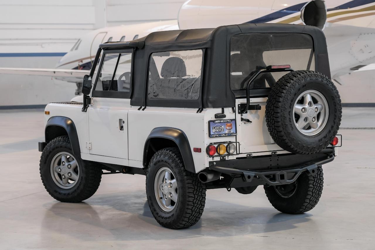 Land Rover Defender photo 15