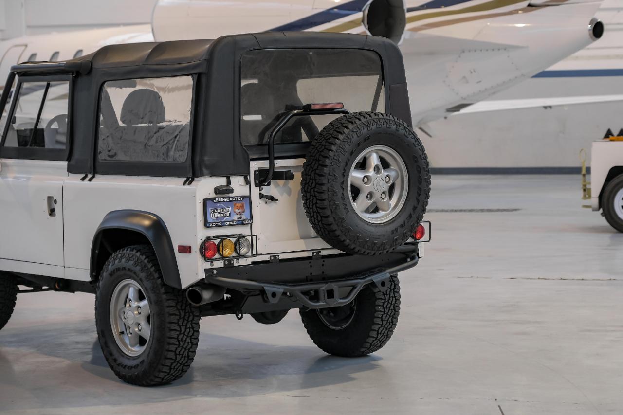 Land Rover Defender photo 17