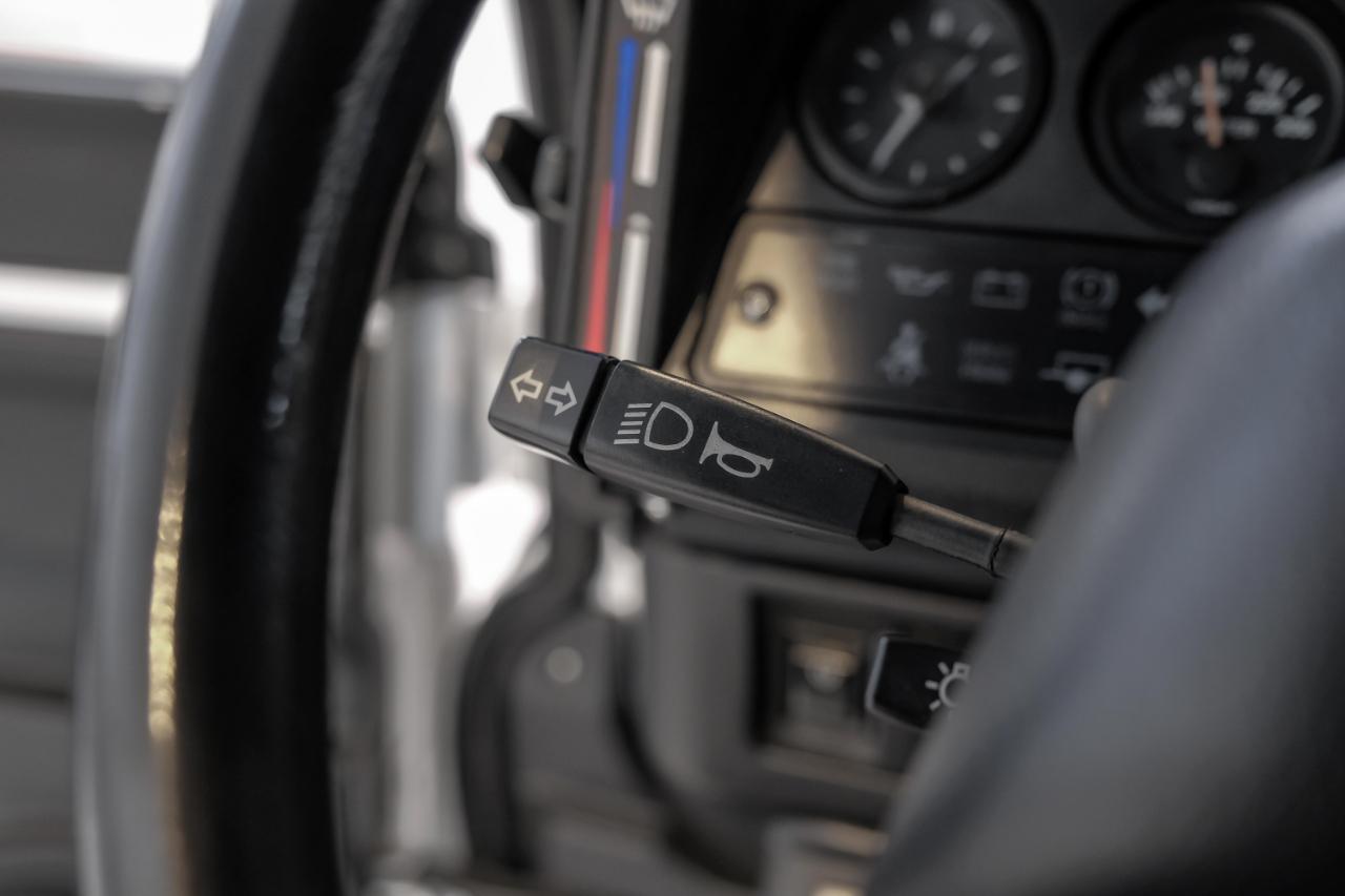 Land Rover Defender photo 21