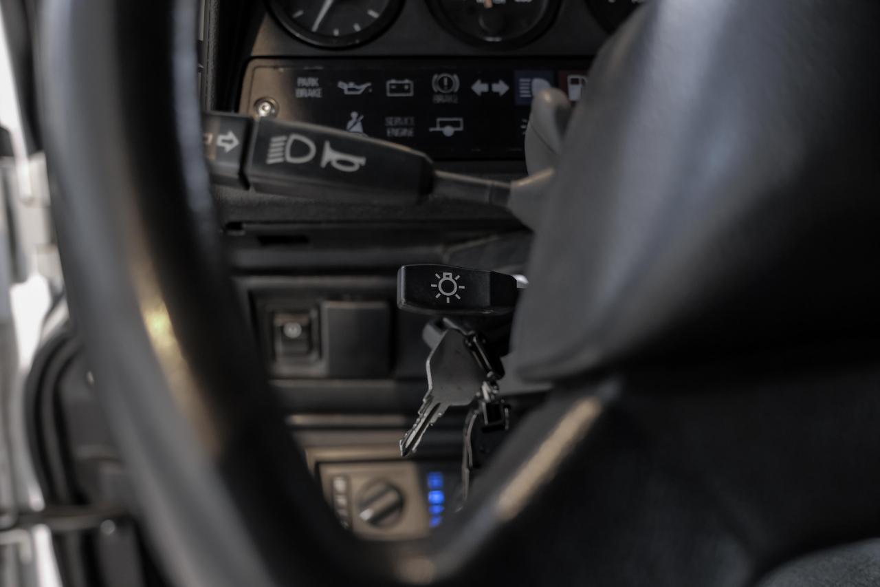 Land Rover Defender photo 22