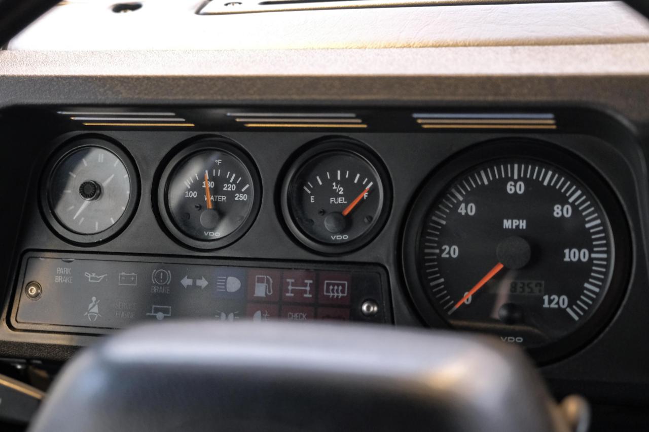 Land Rover Defender photo 23