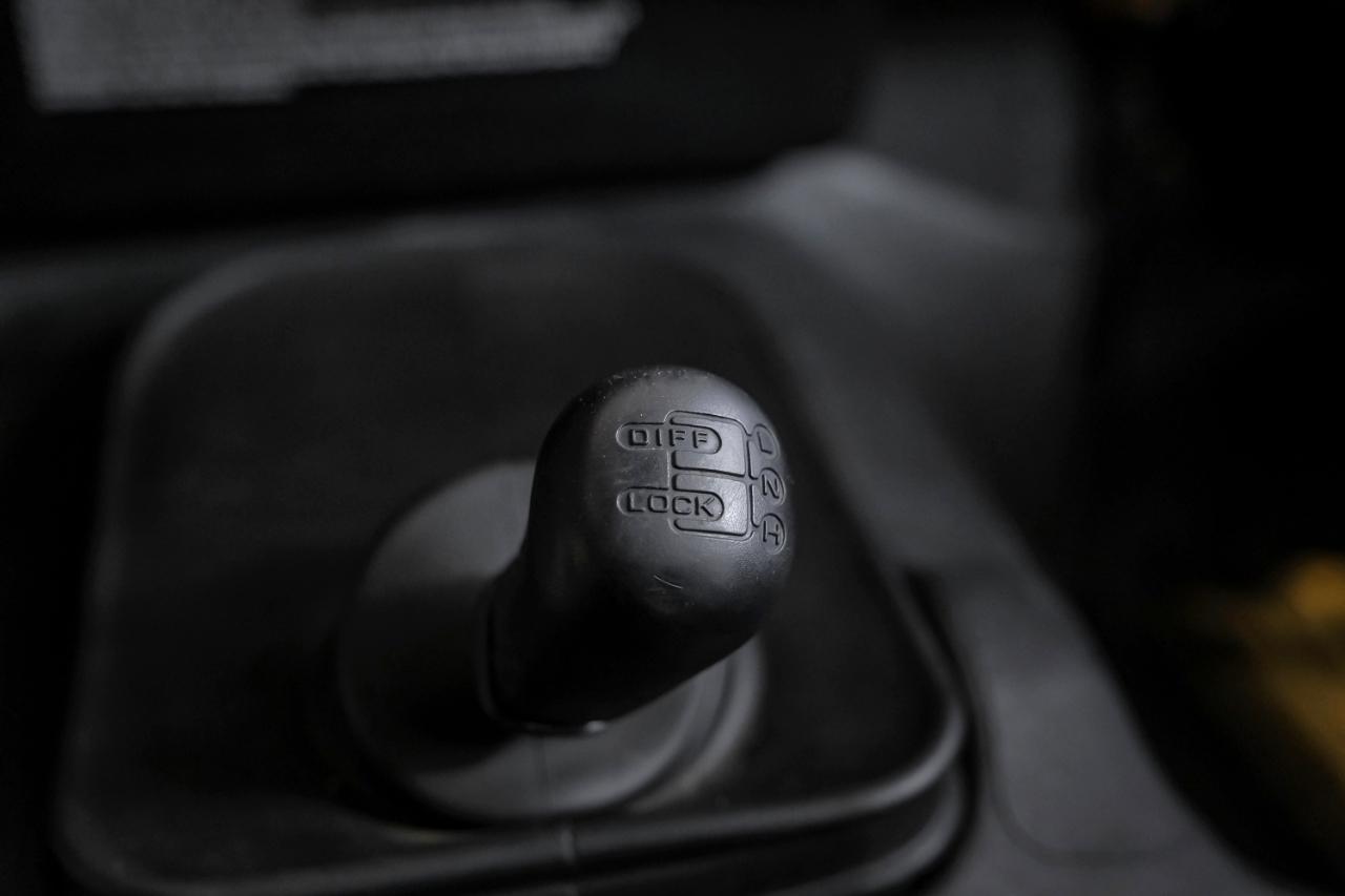 Land Rover Defender photo 27
