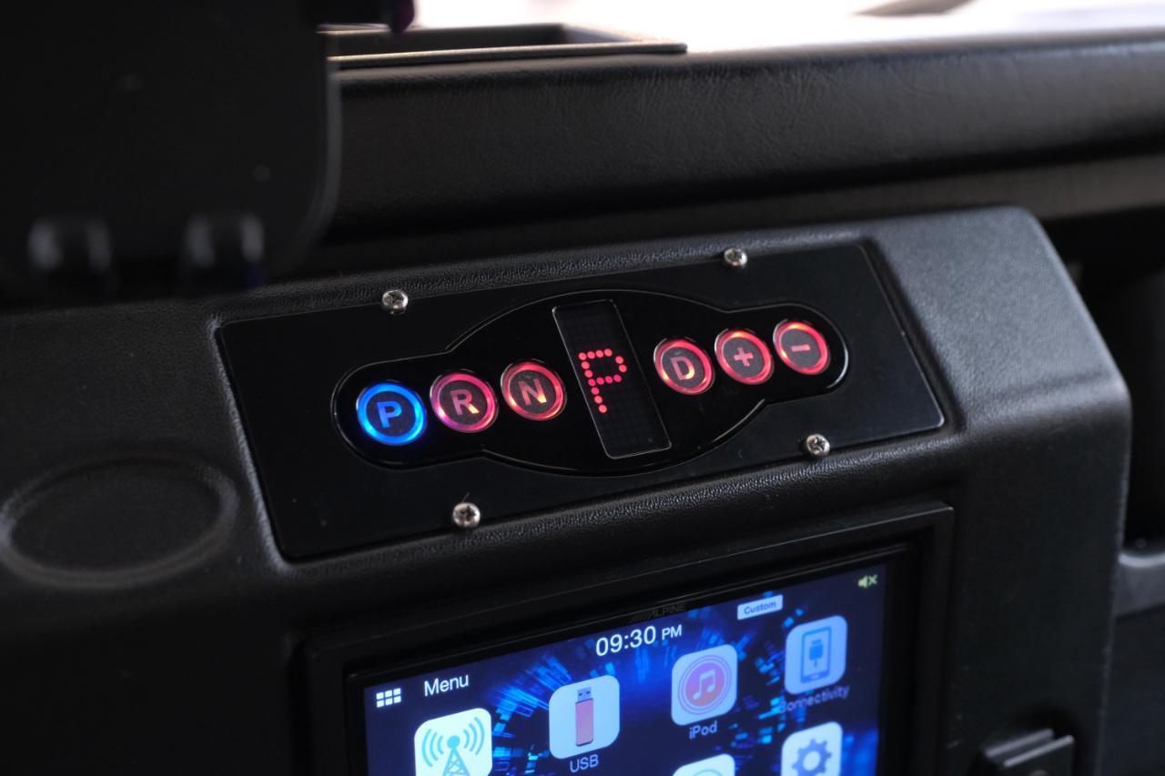 Land Rover Defender photo 29