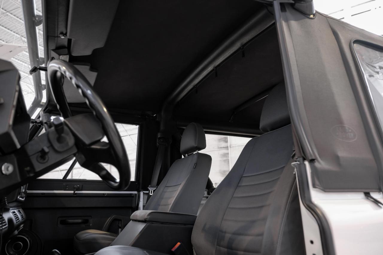 Land Rover Defender photo 33