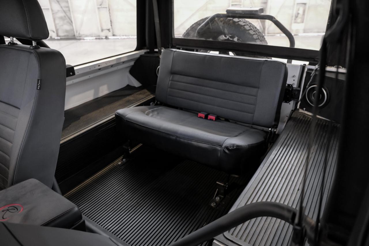 Land Rover Defender photo 35