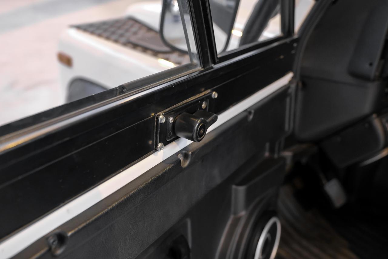 Land Rover Defender photo 38