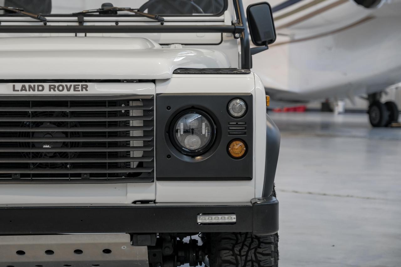 Land Rover Defender photo 41