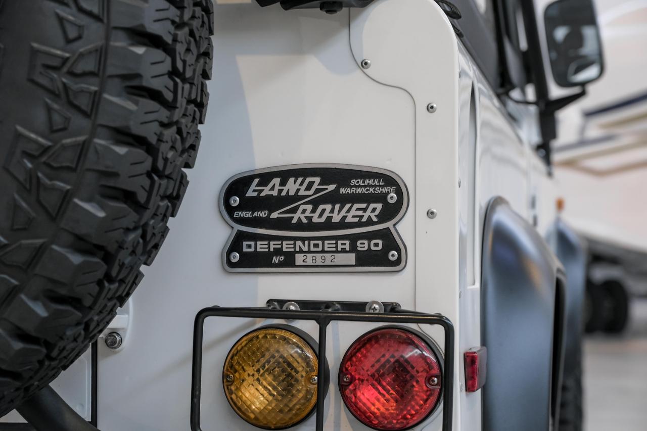 Land Rover Defender photo 43