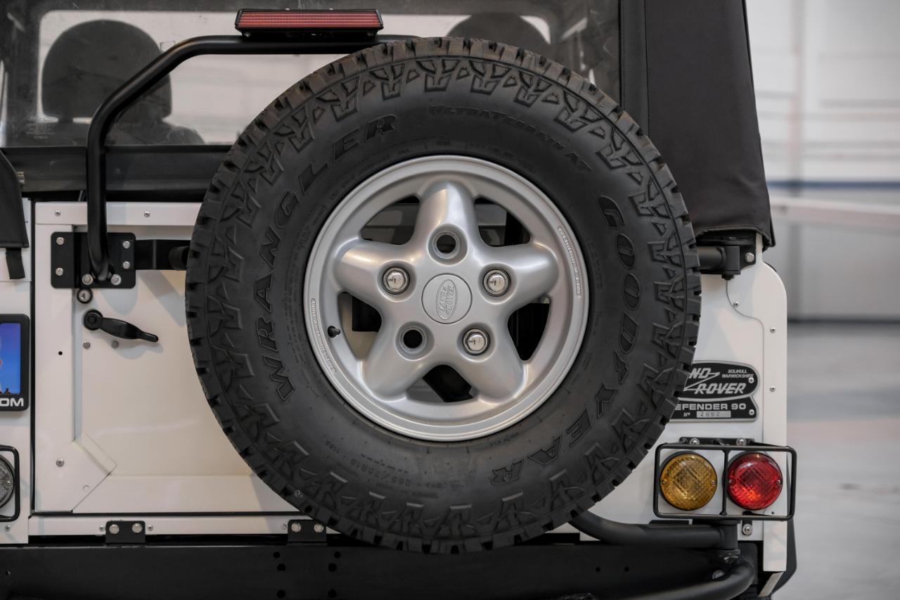 Land Rover Defender photo 44