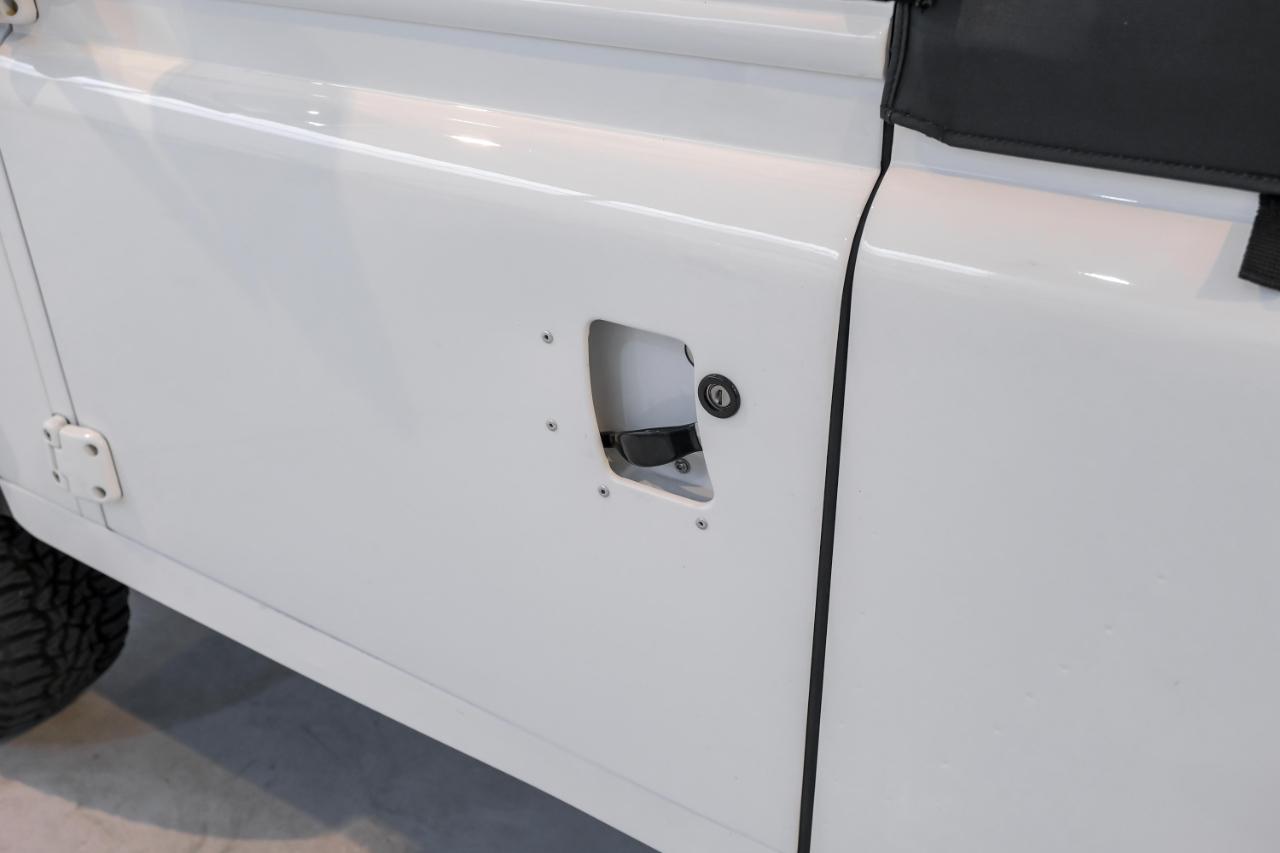 Land Rover Defender photo 45
