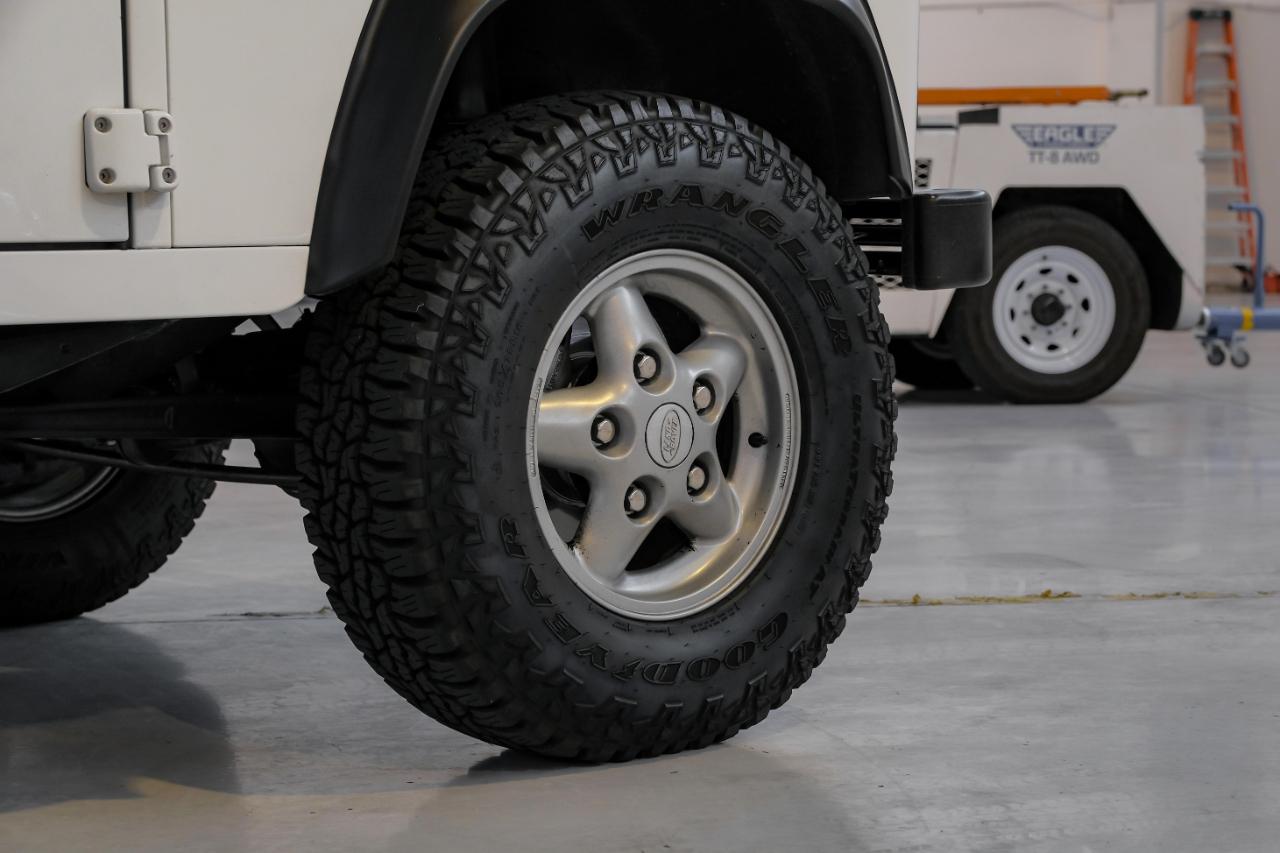 Land Rover Defender photo 52