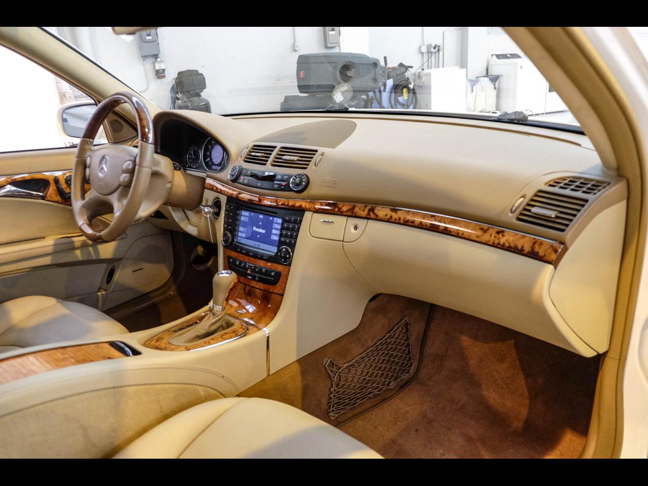Mercedes-Benz E-Class photo 11