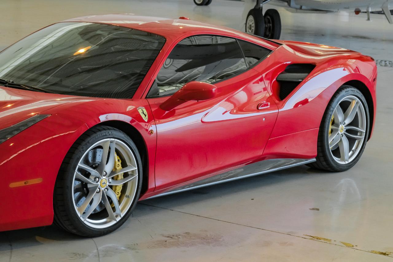 Ferrari 488 photo 7