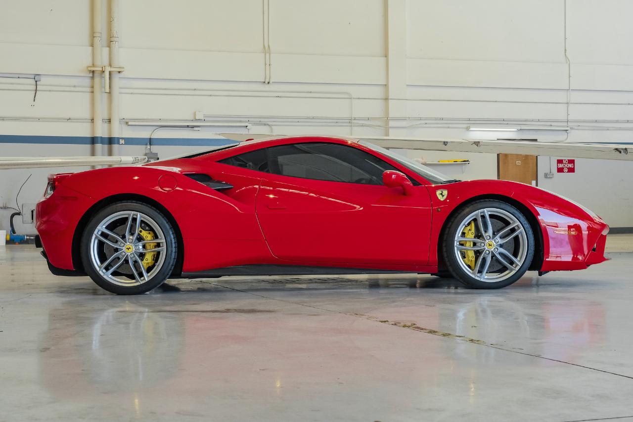 Ferrari 488 photo 8