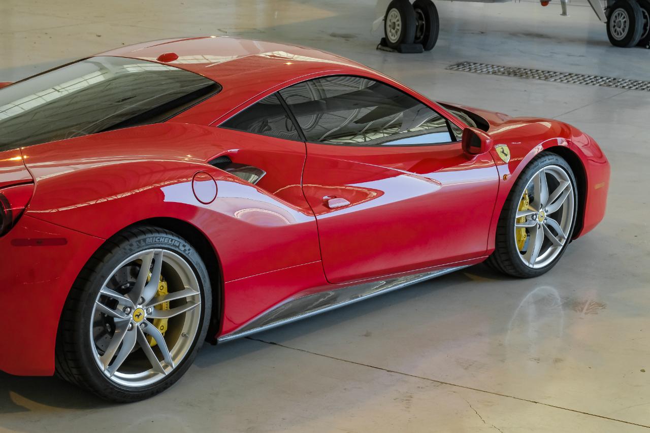 Ferrari 488 photo 11
