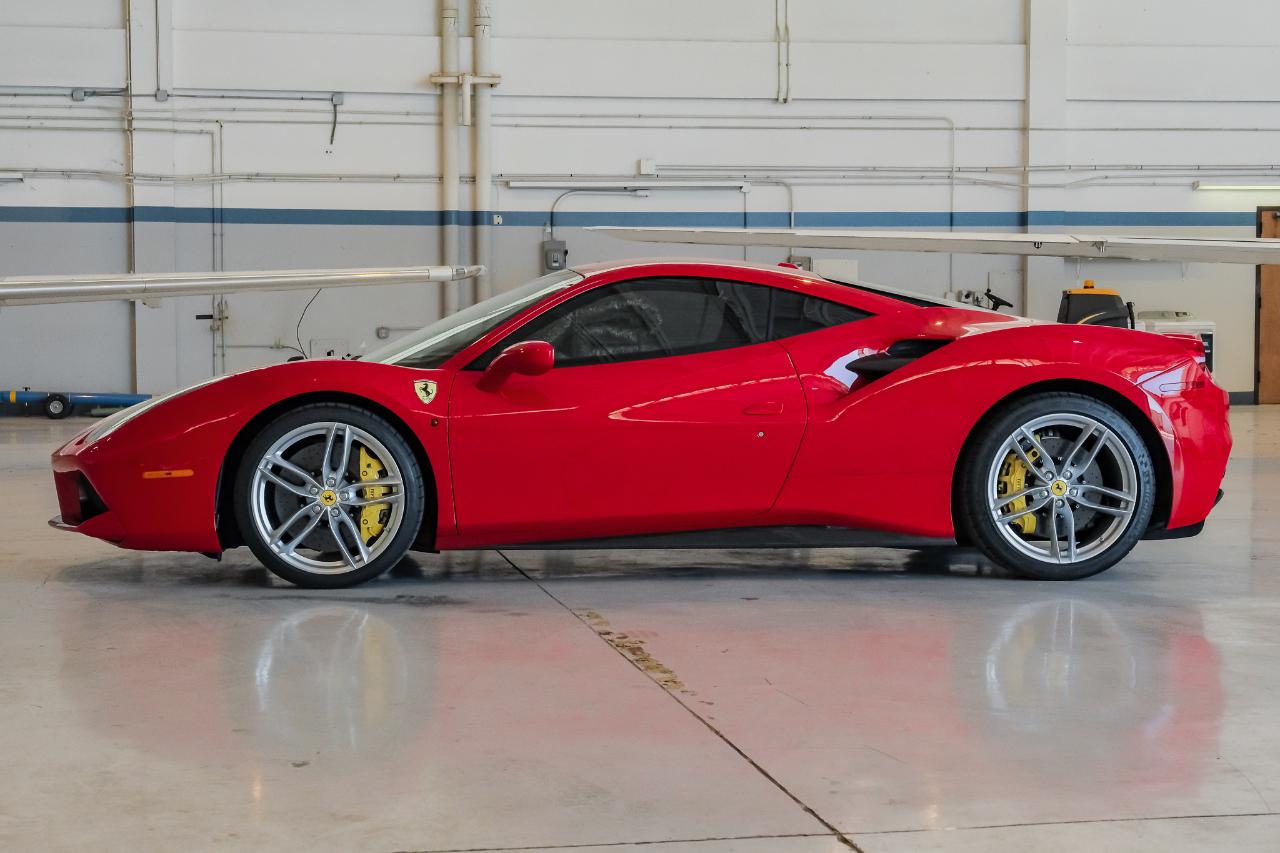 Ferrari 488 photo 14