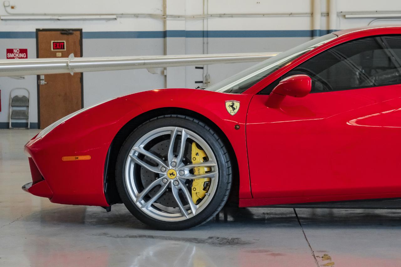 Ferrari 488 photo 15