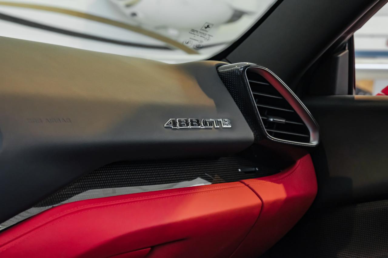 Ferrari 488 photo 34