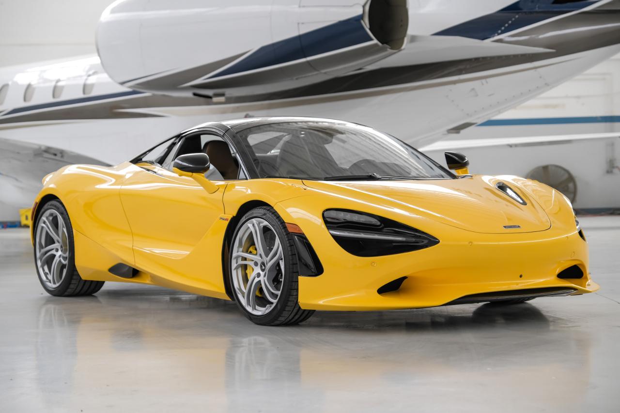 McLaren 750S photo 2