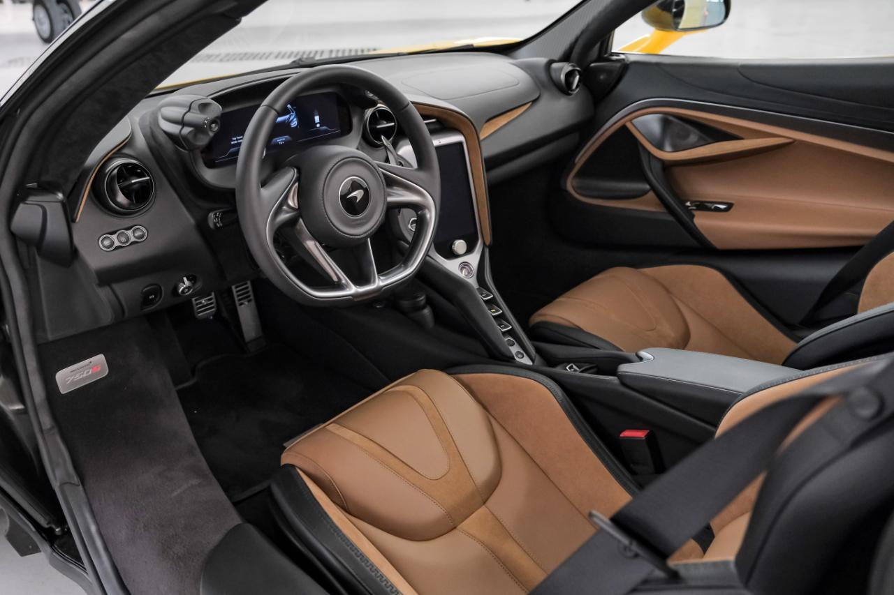 McLaren 750S photo 3