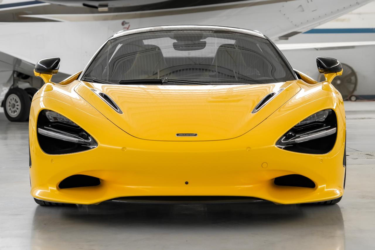 McLaren 750S photo 7