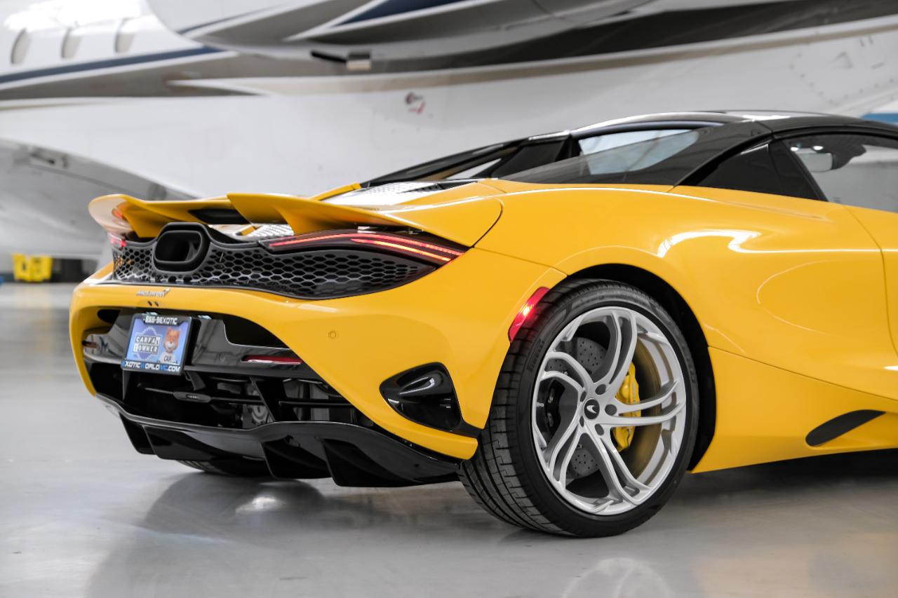 McLaren 750S photo 12