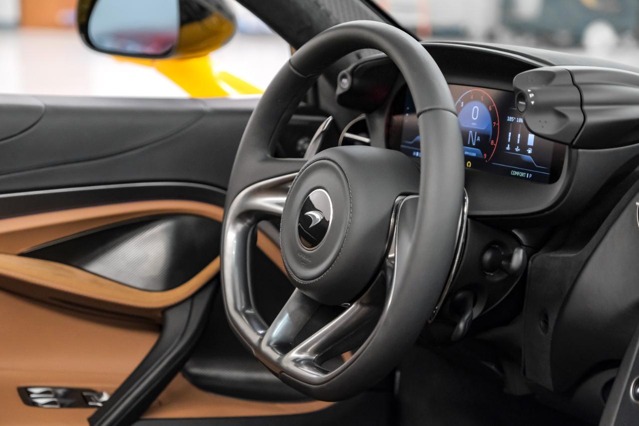 McLaren 750S photo 20
