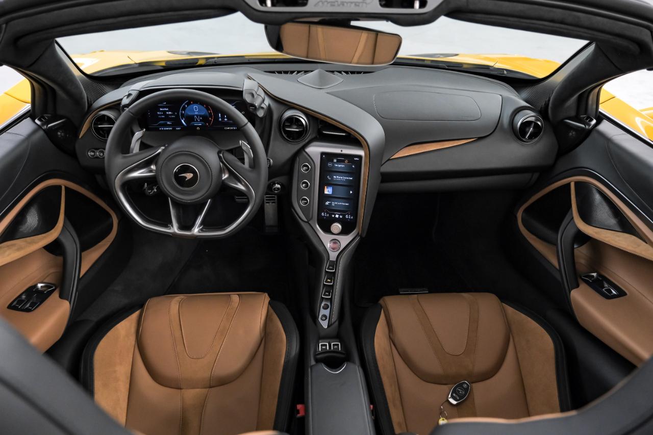 McLaren 750S photo 21