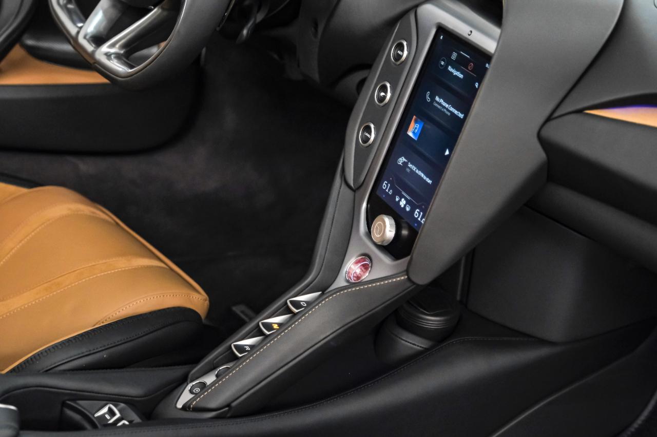 McLaren 750S photo 30