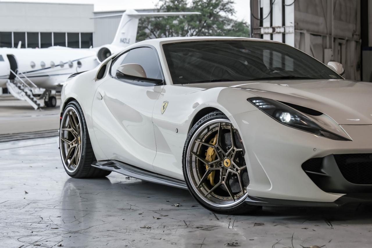 Ferrari 812 photo 4