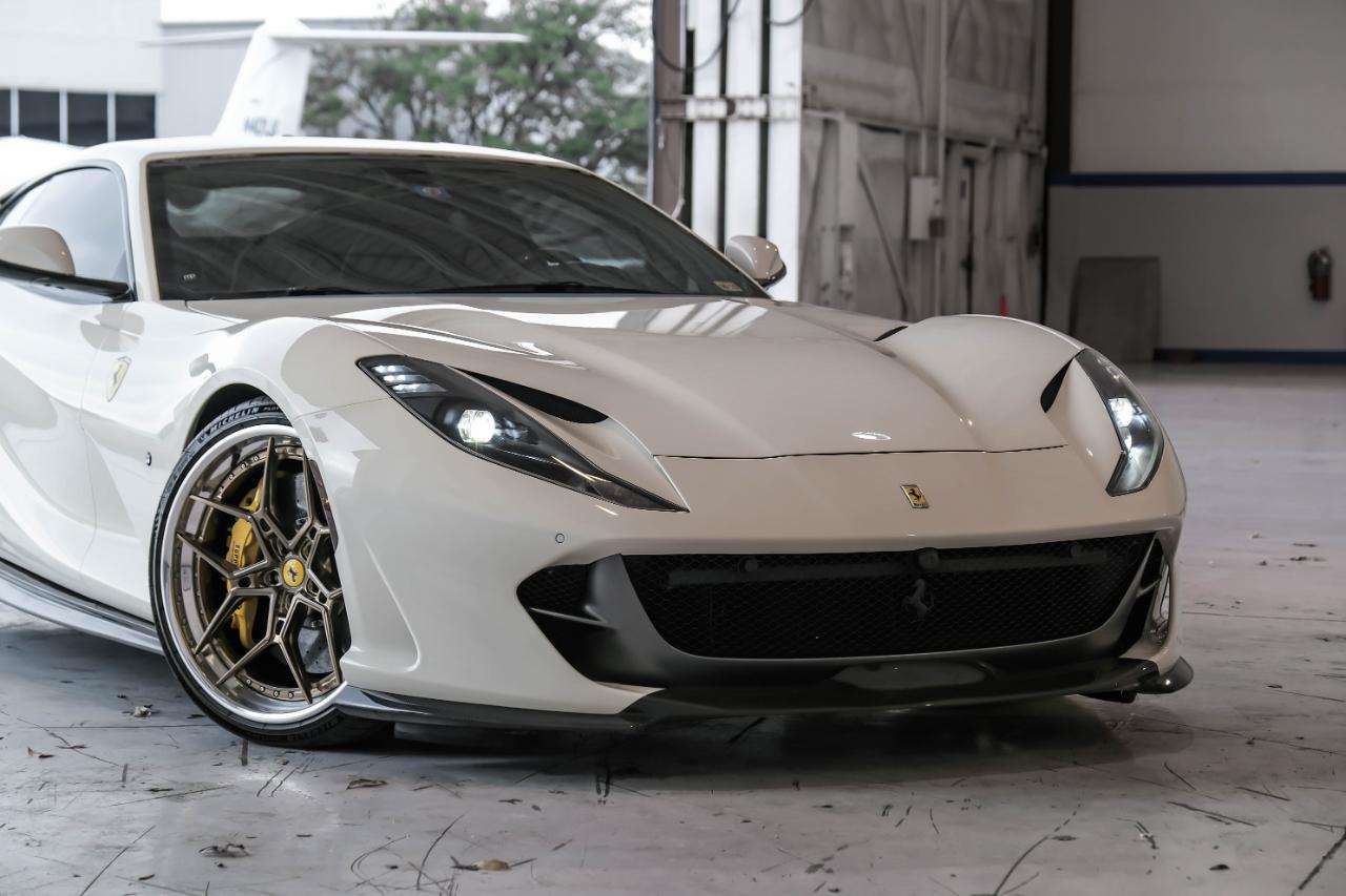 Ferrari 812 photo 5