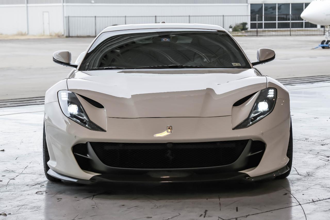 Ferrari 812 photo 6