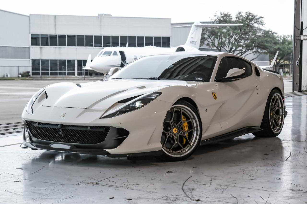 Ferrari 812 photo 7