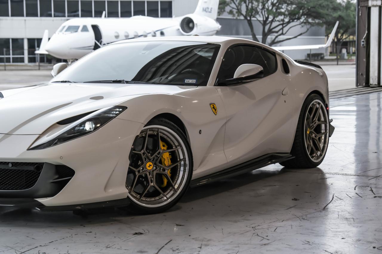 Ferrari 812 photo 9