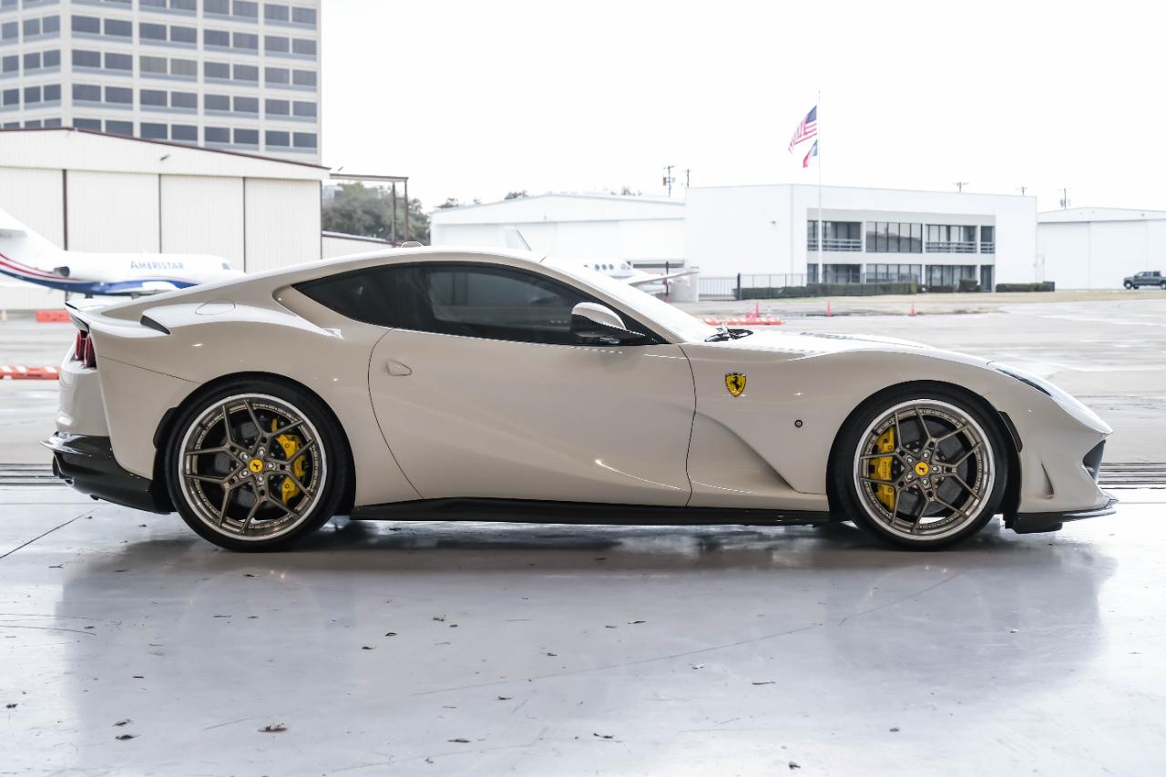 Ferrari 812 photo 10