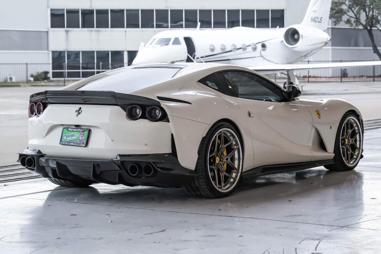 Ferrari 812 photo 11
