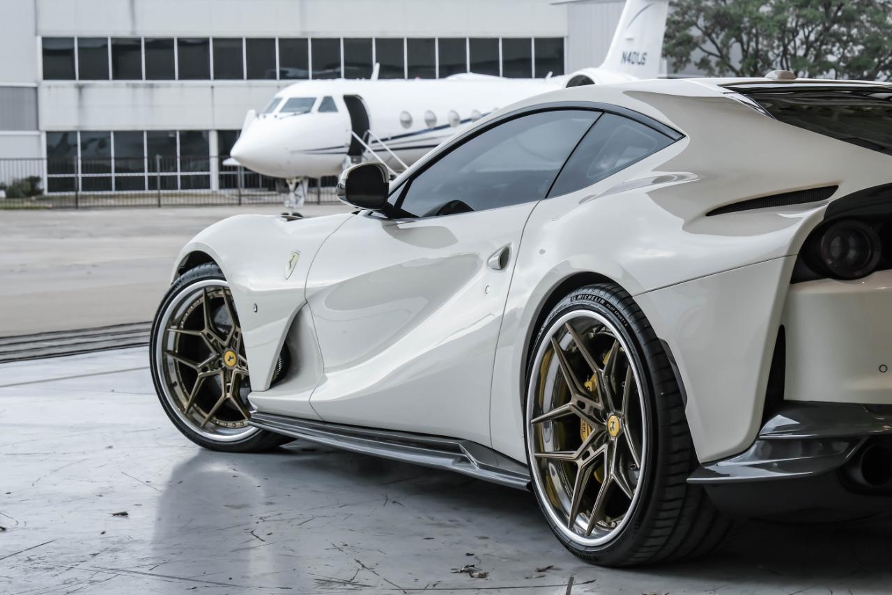 Ferrari 812 photo 14