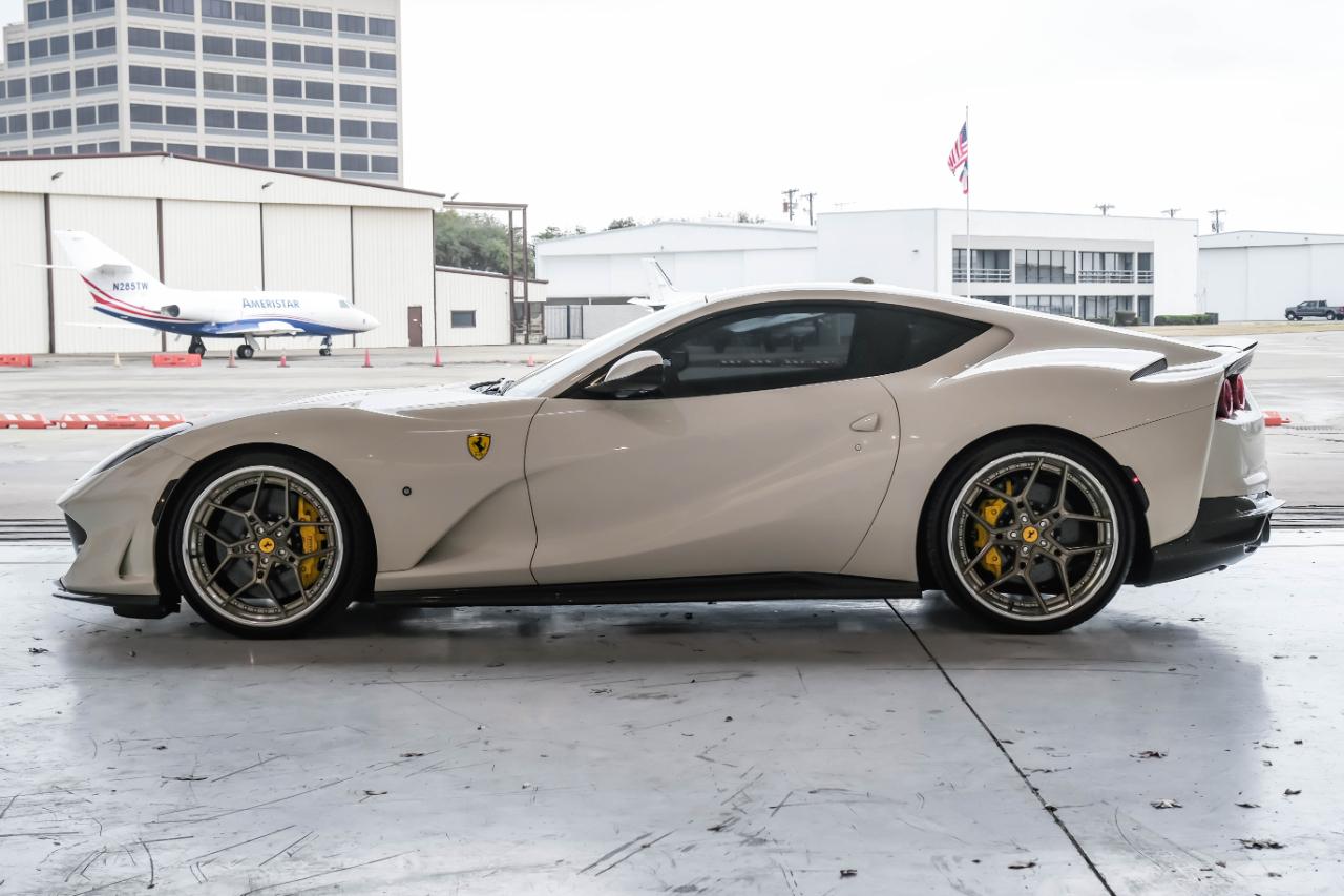 Ferrari 812 photo 16