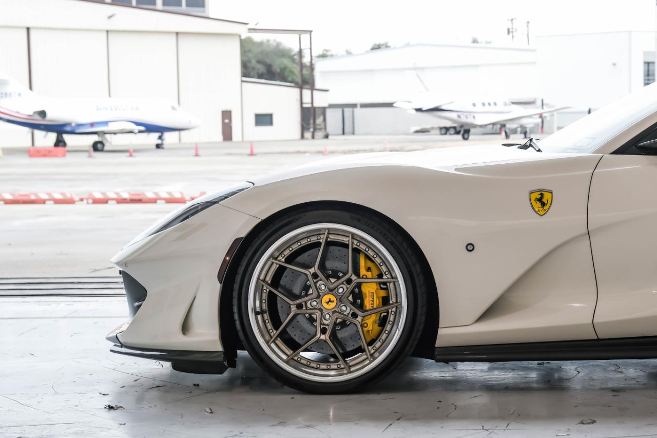 Ferrari 812 photo 17