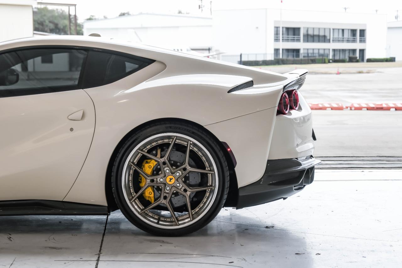 Ferrari 812 photo 18