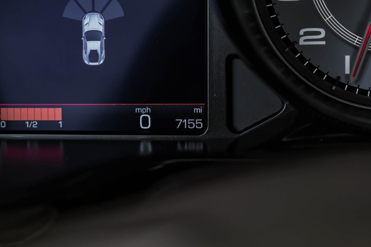 Ferrari 812 photo 31