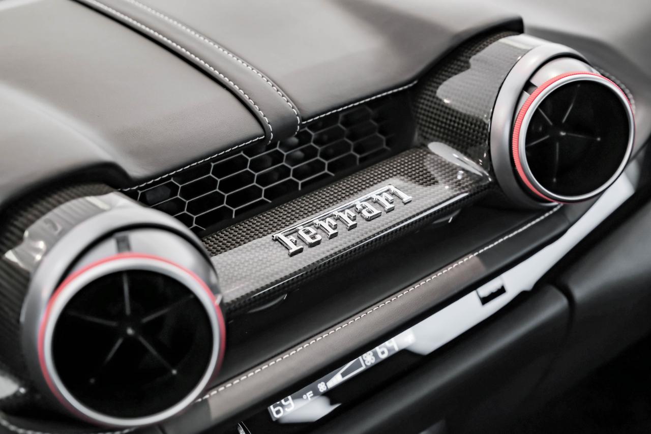Ferrari 812 photo 34