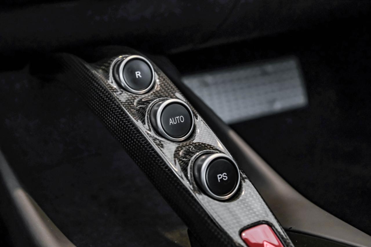 Ferrari 812 photo 37