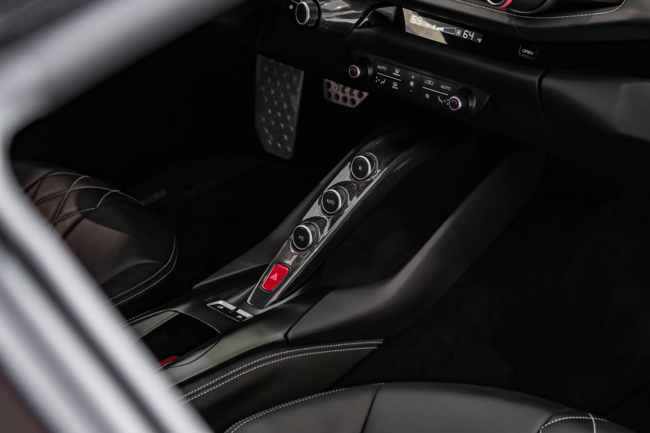 Ferrari 812 photo 39