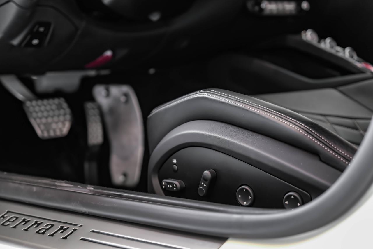 Ferrari 812 photo 51