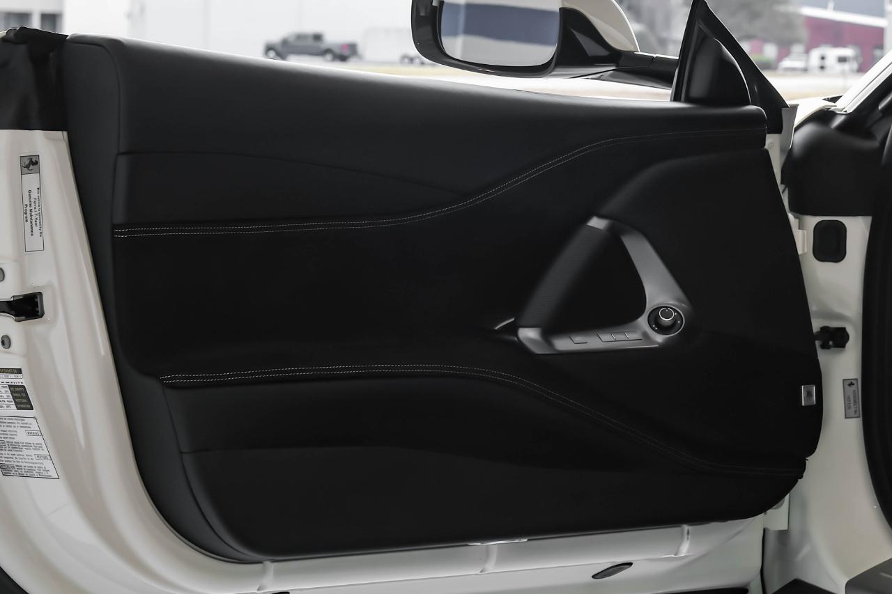 Ferrari 812 photo 57